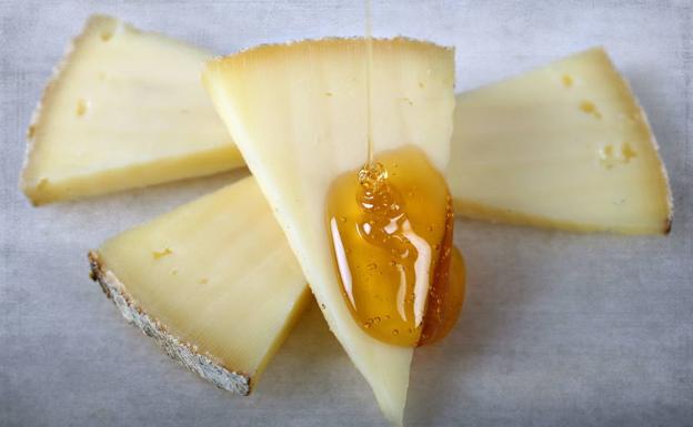 Queso curado con miel